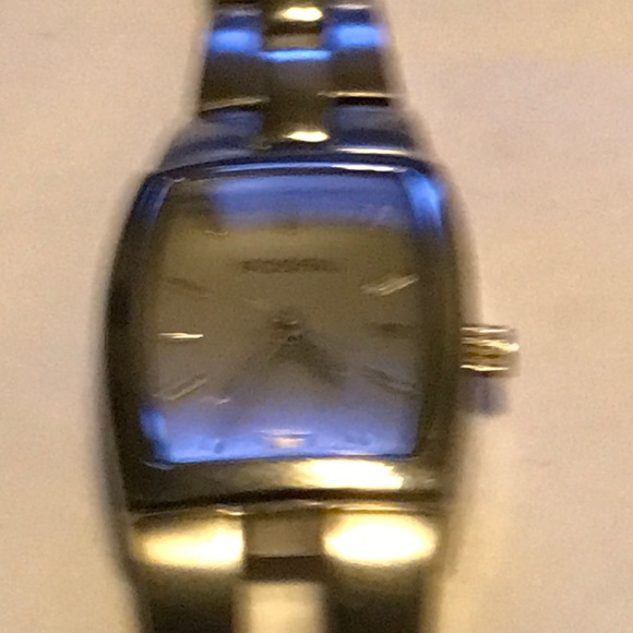 Fossil Silver Tone Wristwatch. OS - Picture 5 of 5
